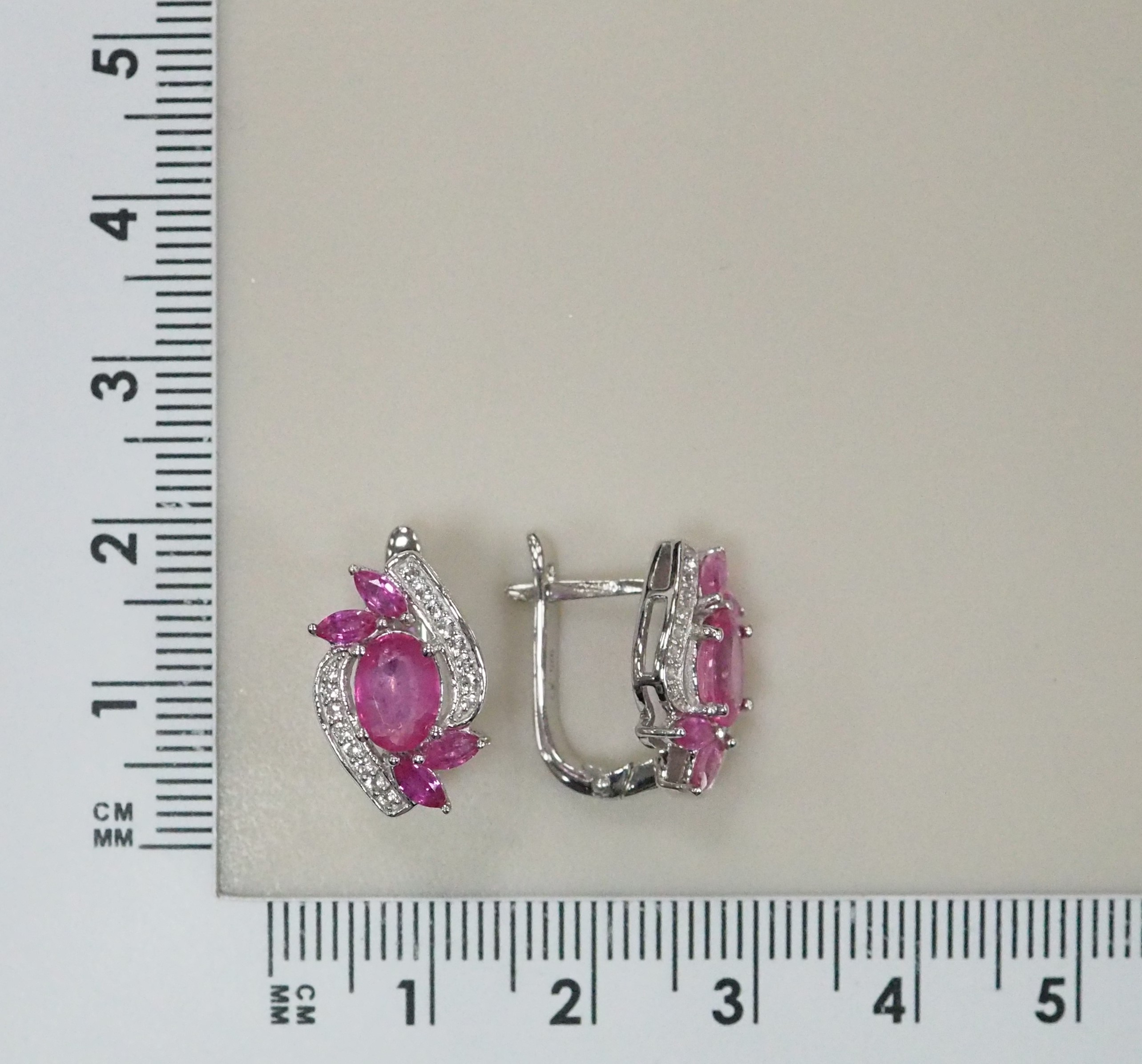 Серебряные серьги с розовыми сапфирами
